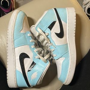 AIR JORDAN RETRO 1 MID CASUAL SHOES BLUE AND BLACK Youth 6.5 Women’s 8